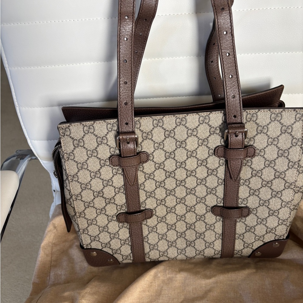 Gucci GG Supreme Tote Bag - Picture 3 of 15